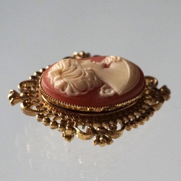 Vintage Cameo Perfume Compact Locket Gold Tone Brooch Pin Signed AVON - Picture 2 of 8